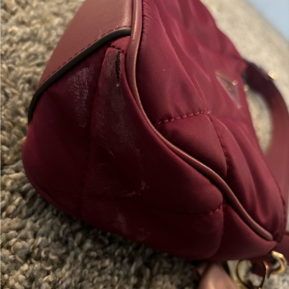 Rare Guess Little Bay Quilted Shoulder Bag merlot red - Picture 2 of 4